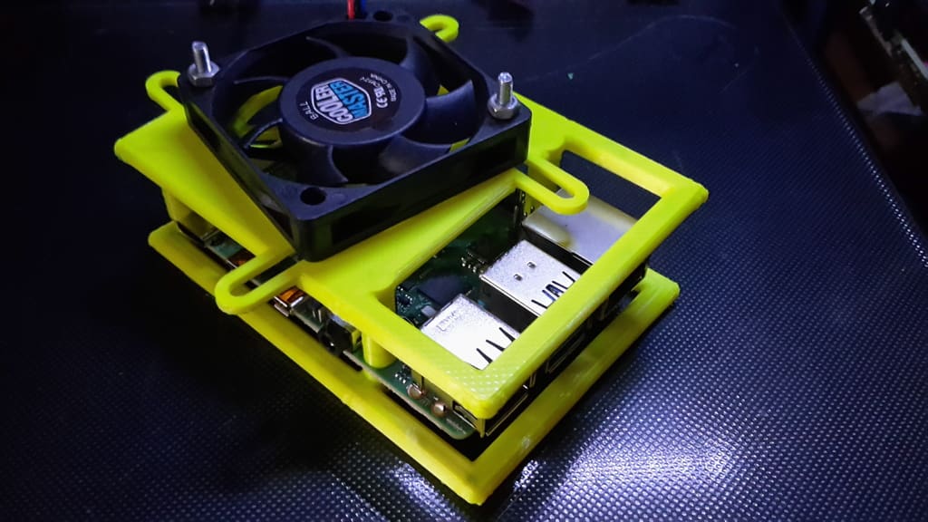 This case can fit fans of varying sizes