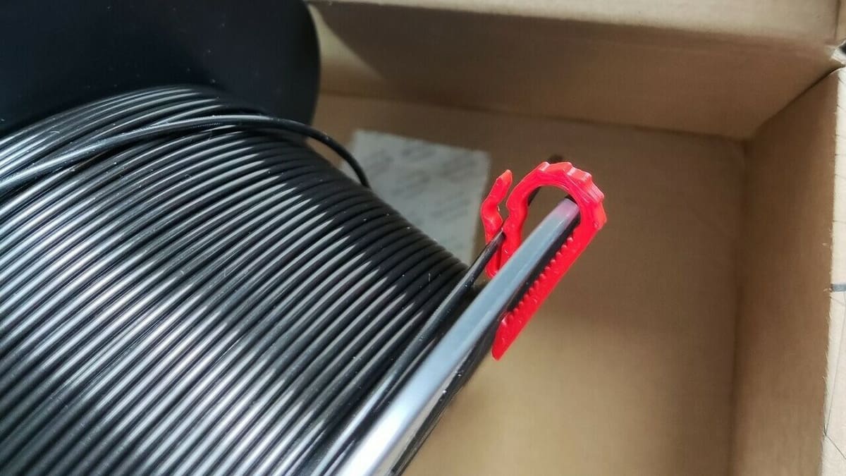 A tiny dragon friend to hold your spool