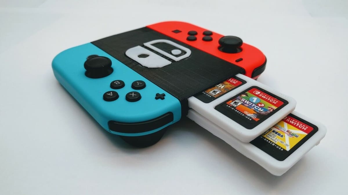 A multipurpose grip that keeps all your game cartridges in one place