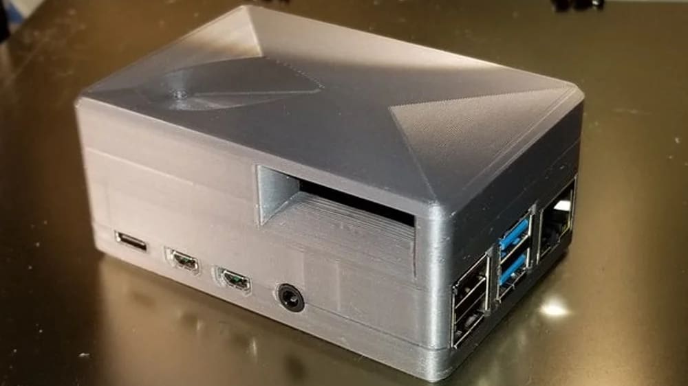 The air is sucked into the case with a brushless fan forcing the air out