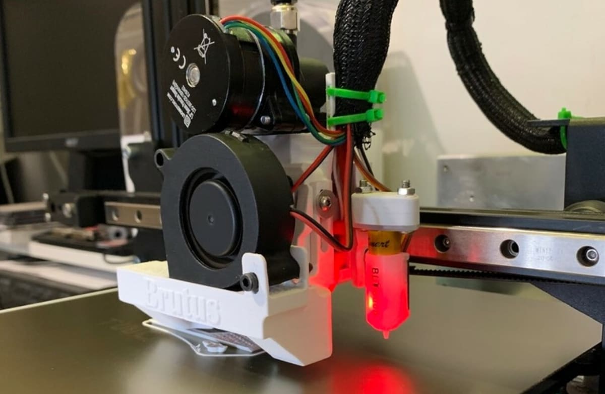 Linear rails can improve the quality of prints by reducing problems like ringing