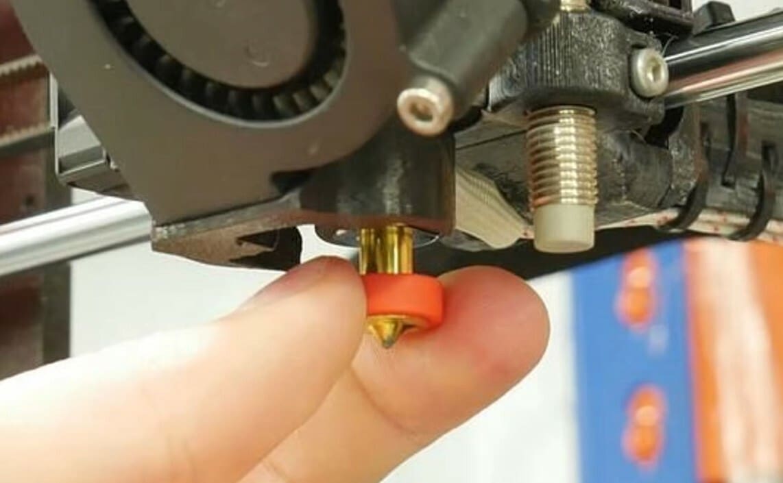 You can only use specialized Revo Six nozzles on the Revo Six hot end
