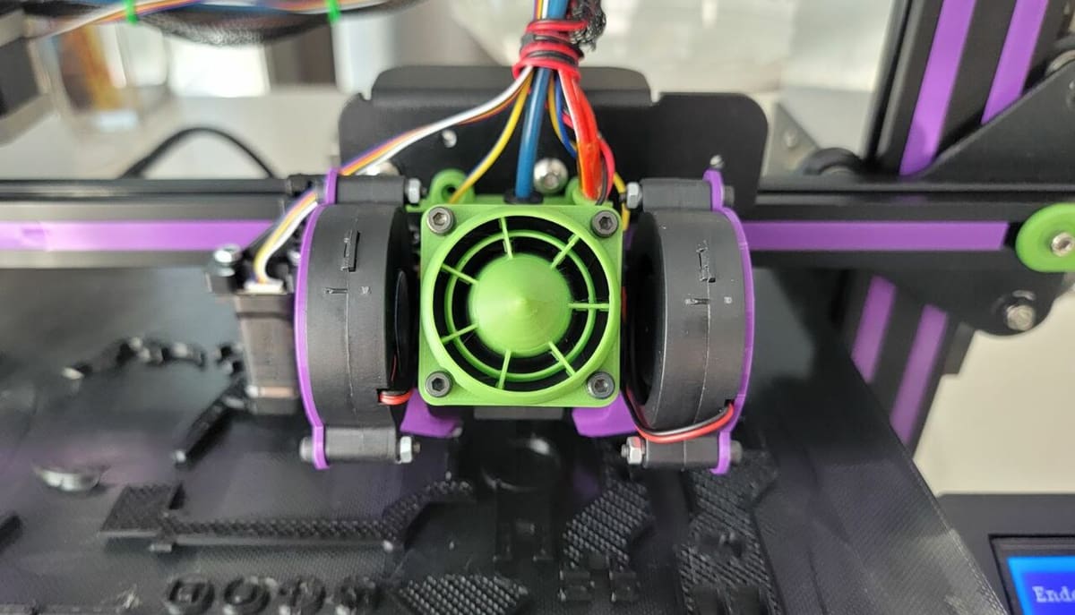 The Hero printhead mount supports multipler 5015 blower fans