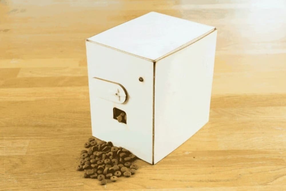 This Arduino Cat Trainer can help condition your cat to certain audio stimuli with food