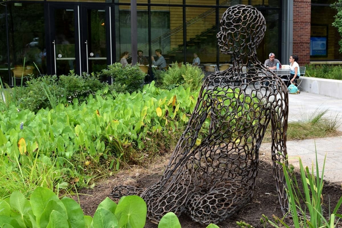For casting and welding the sculpture, the artist uses silicone bronze with patina