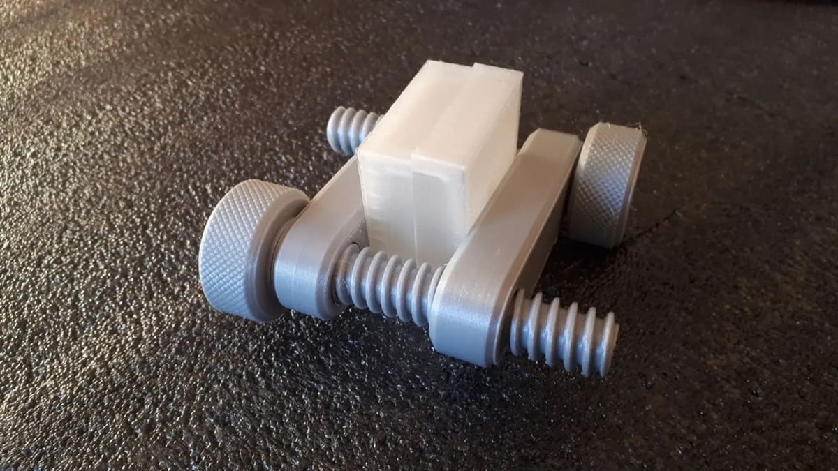 Two screws, one print