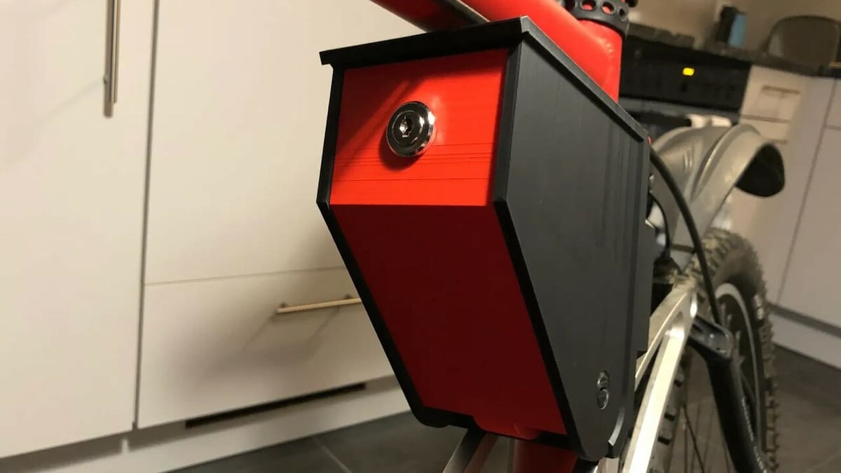 Perfect for storing phone, wallet, keys and other small items while riding