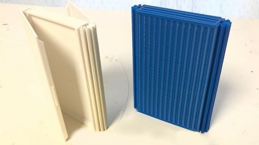 Unique wallet hinges keep your cards securely in place