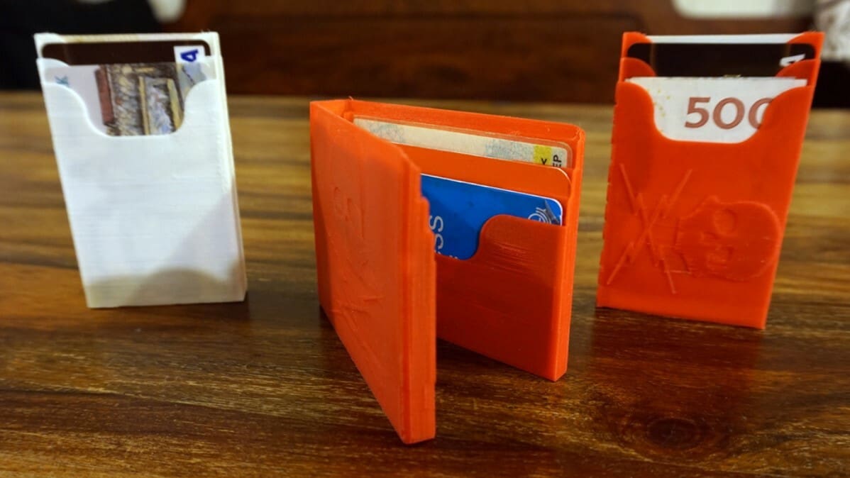 Both the mini and full versions are excellent for securing cards and cash