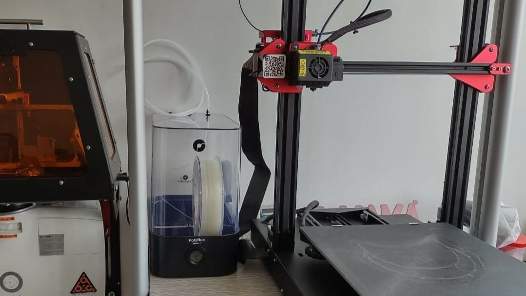 A PolyBox in a 3D printing setup