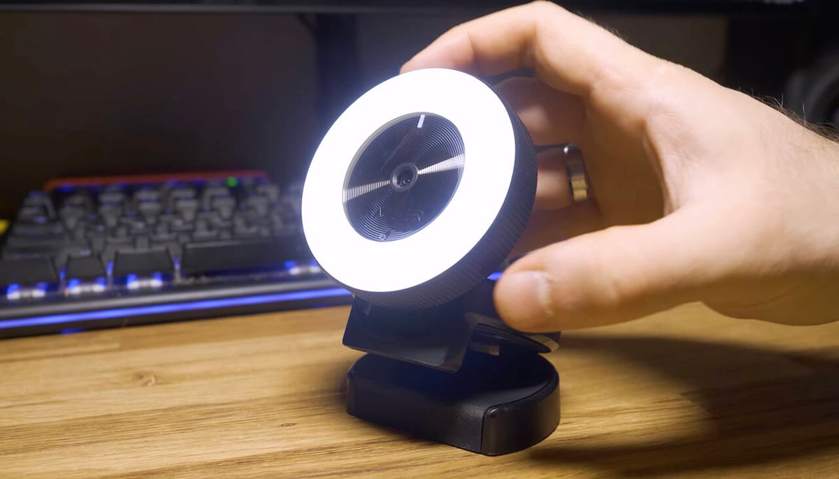 Give a little twist on the Razer Kiyo to shed some light on things