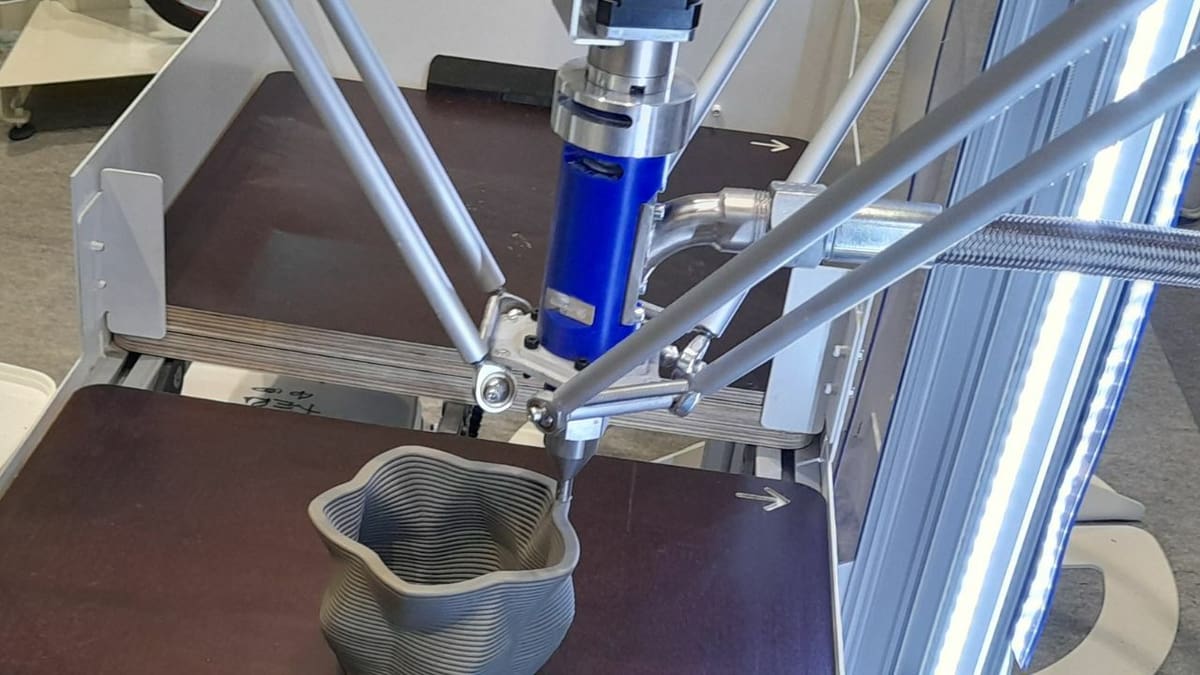 WASP clay extrusion machine with print bed exchange