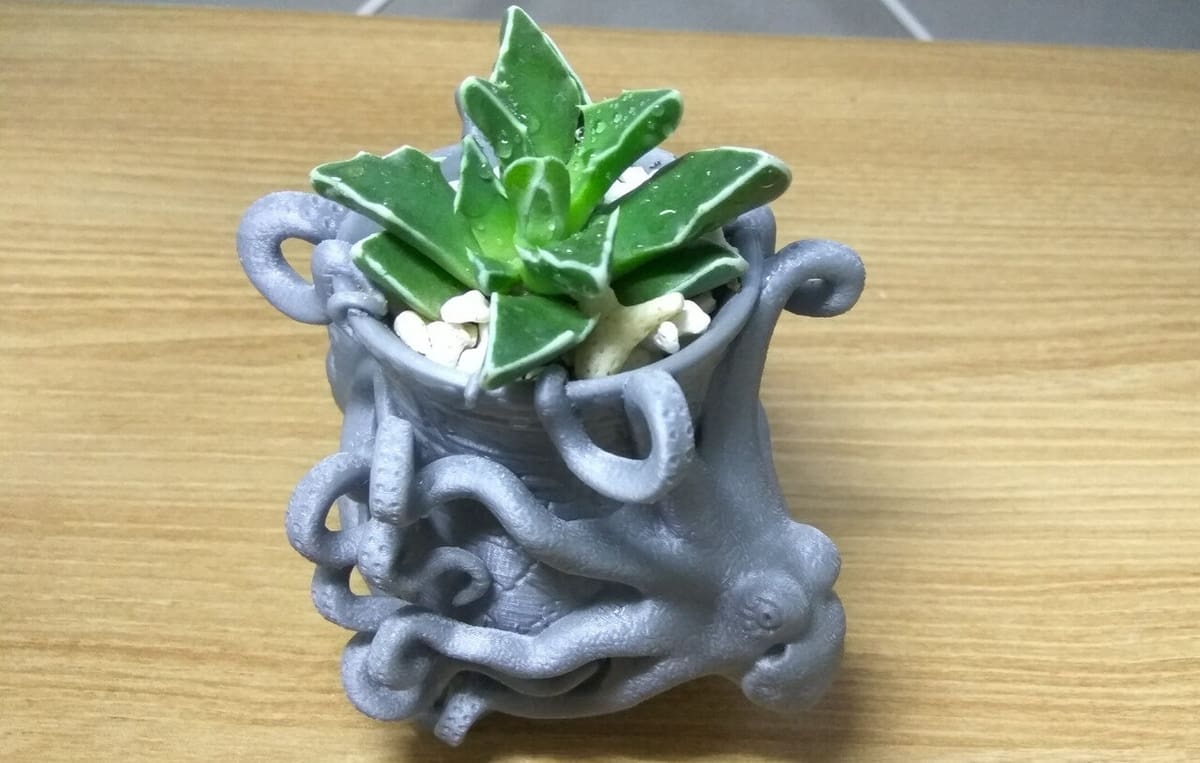 You would think that with eight legs, you wouldn't need supports