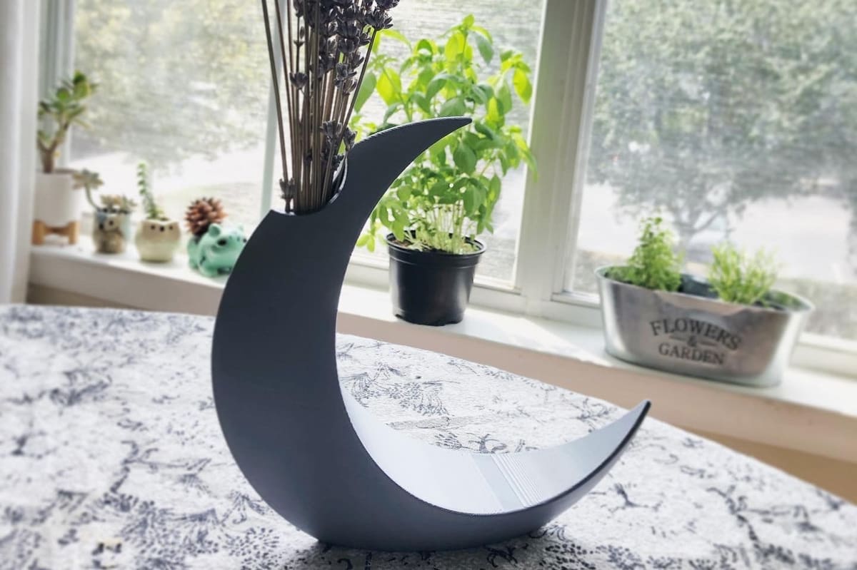 You only see this type of vase once in a blue moon