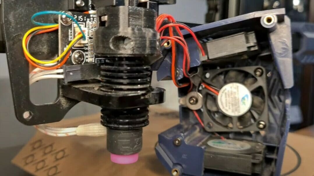 The E3D Revo Six can be installed on the Anycubic Vyper with a 3D printable mount and a few wiring and firmware changes