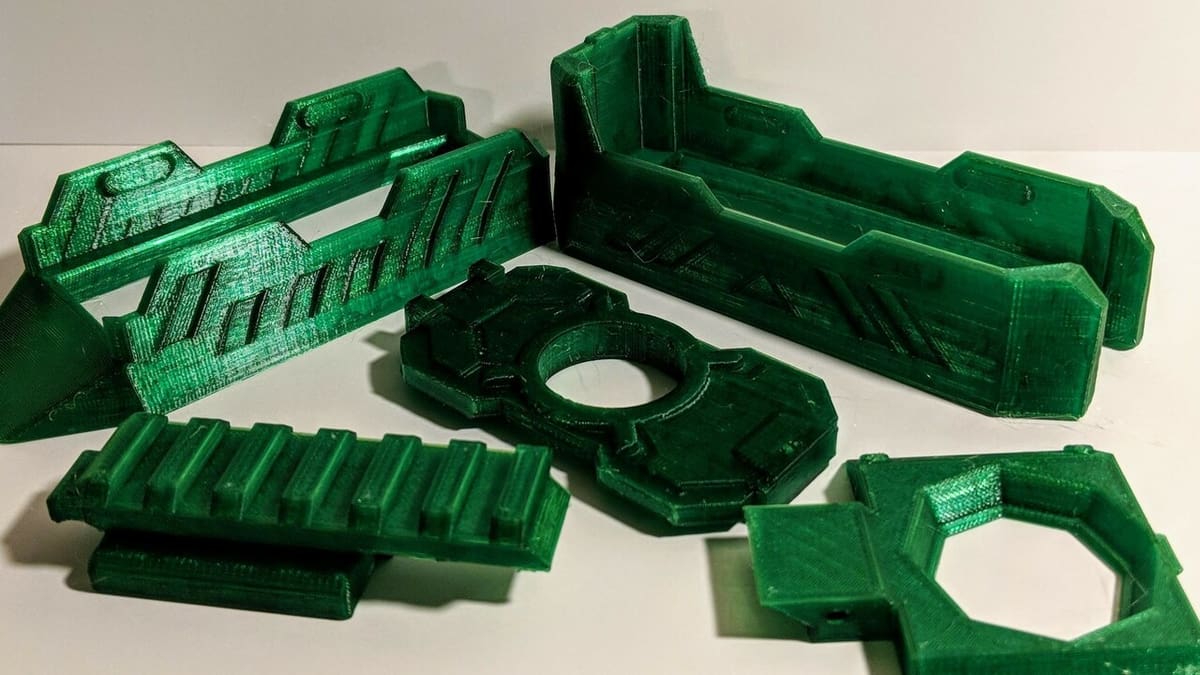PETG is glossy, and sometimes even transparent, but why?
