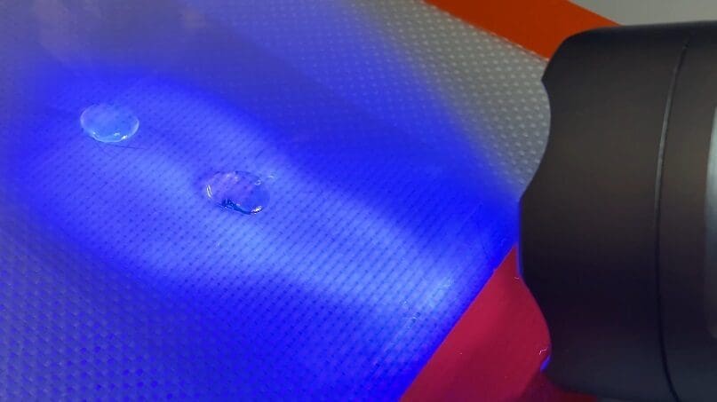 Resin being cured in 15-20 seconds under a high-power flashlight with 365 nm wavelength