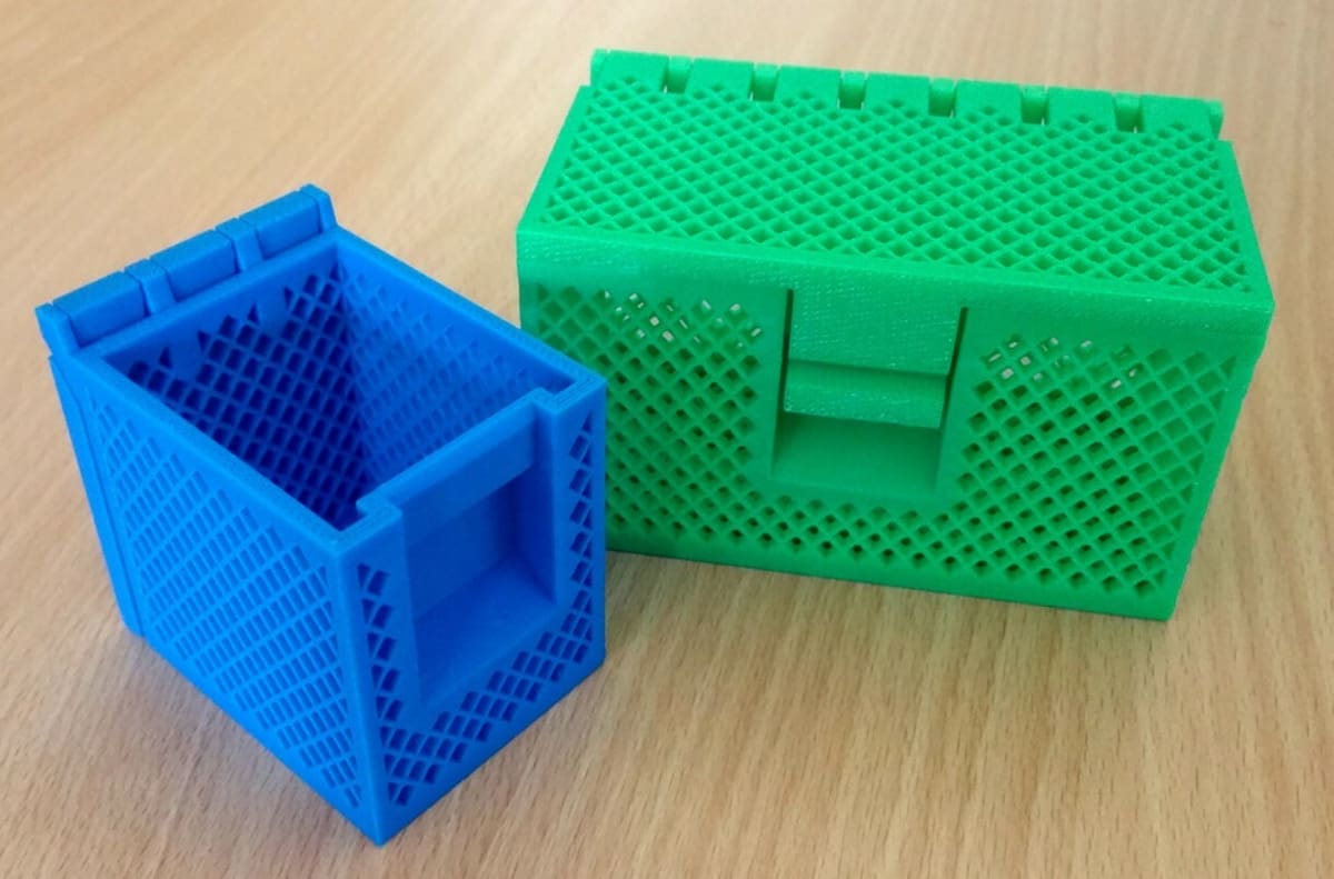This lattice crate comes in a few different sizes