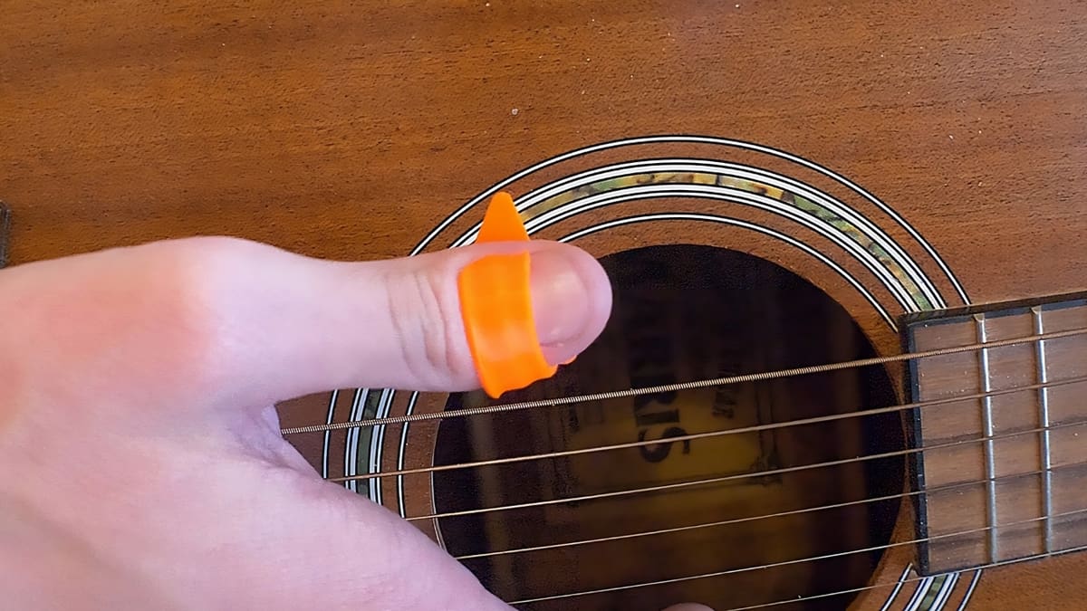 Enjoy strumming with this guitar thumb pick