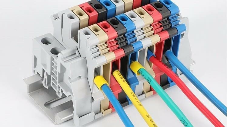 Crimp according to the type of terminal used