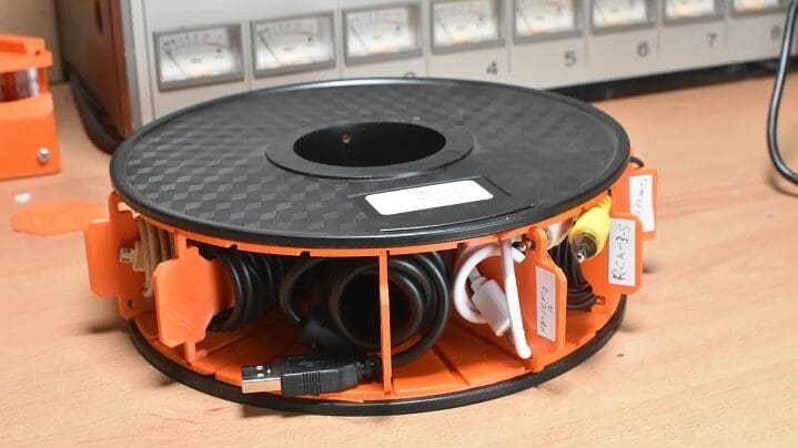 Don't need the whole spool for your cables, no worries! Here's how you can store a bunch of them