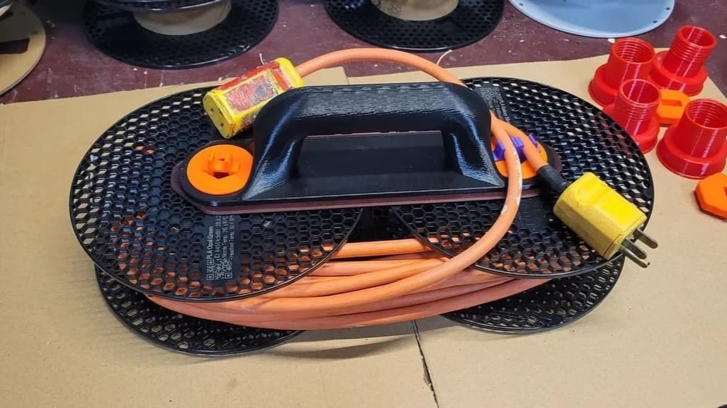 Image of: 3. Dual Spool Cord Wrap