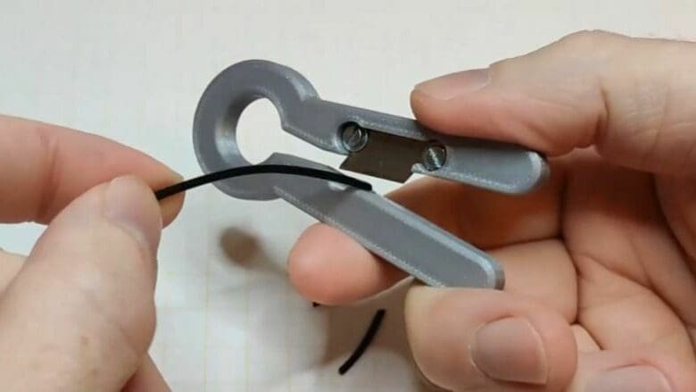 This filament cutter uses just one 3D printed part