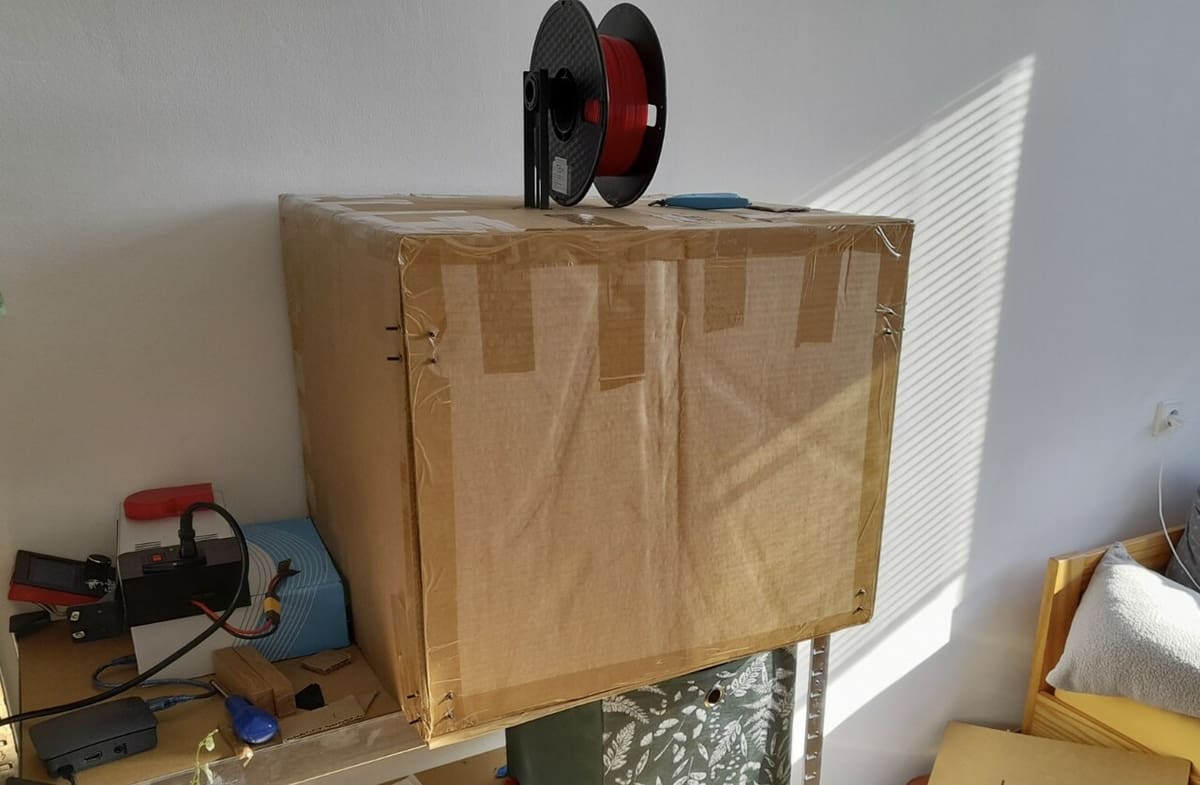 Yes, there is a 3D printer insider that box