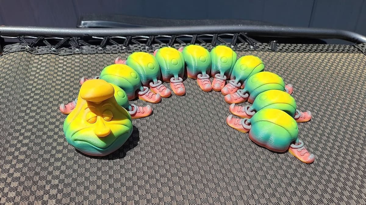 This caterpillar will show you how to change color instead of changing size
