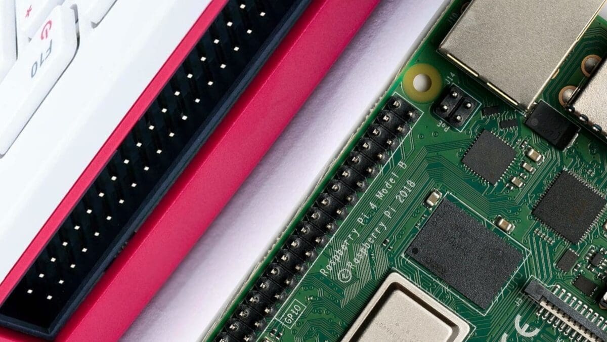 Are the Raspberry Pi 400 & Raspberry Pi 4B family, competition, or modular allies? Yes!