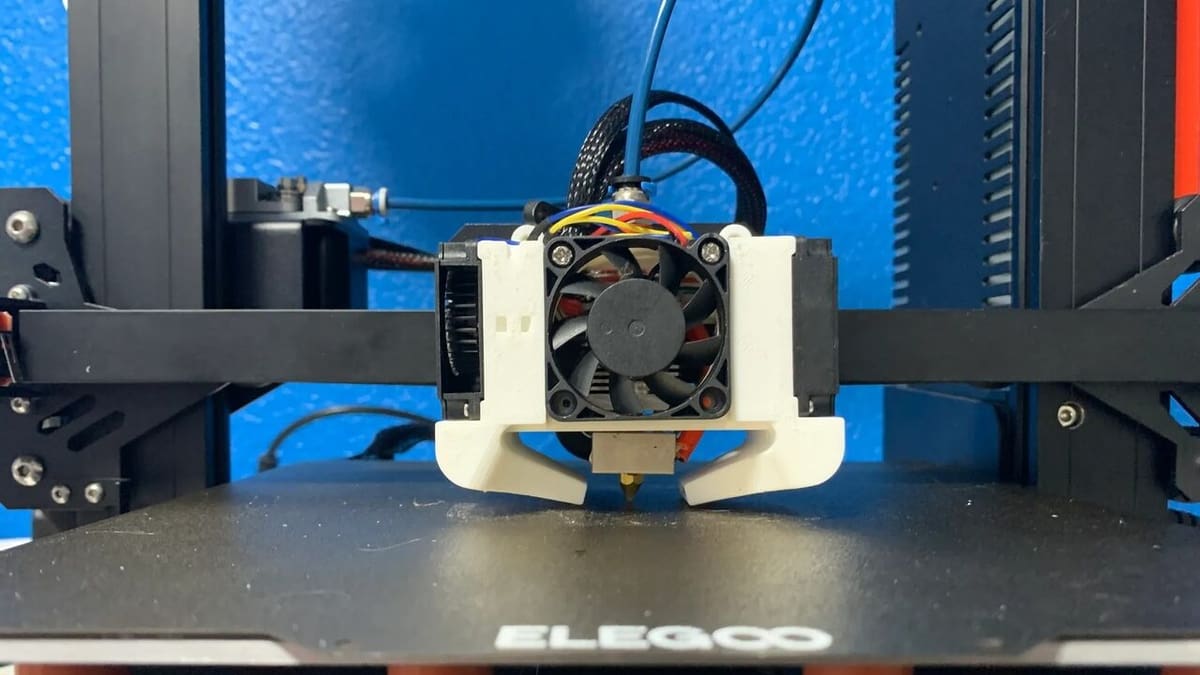 A Capricorn tube completes this modded up printer