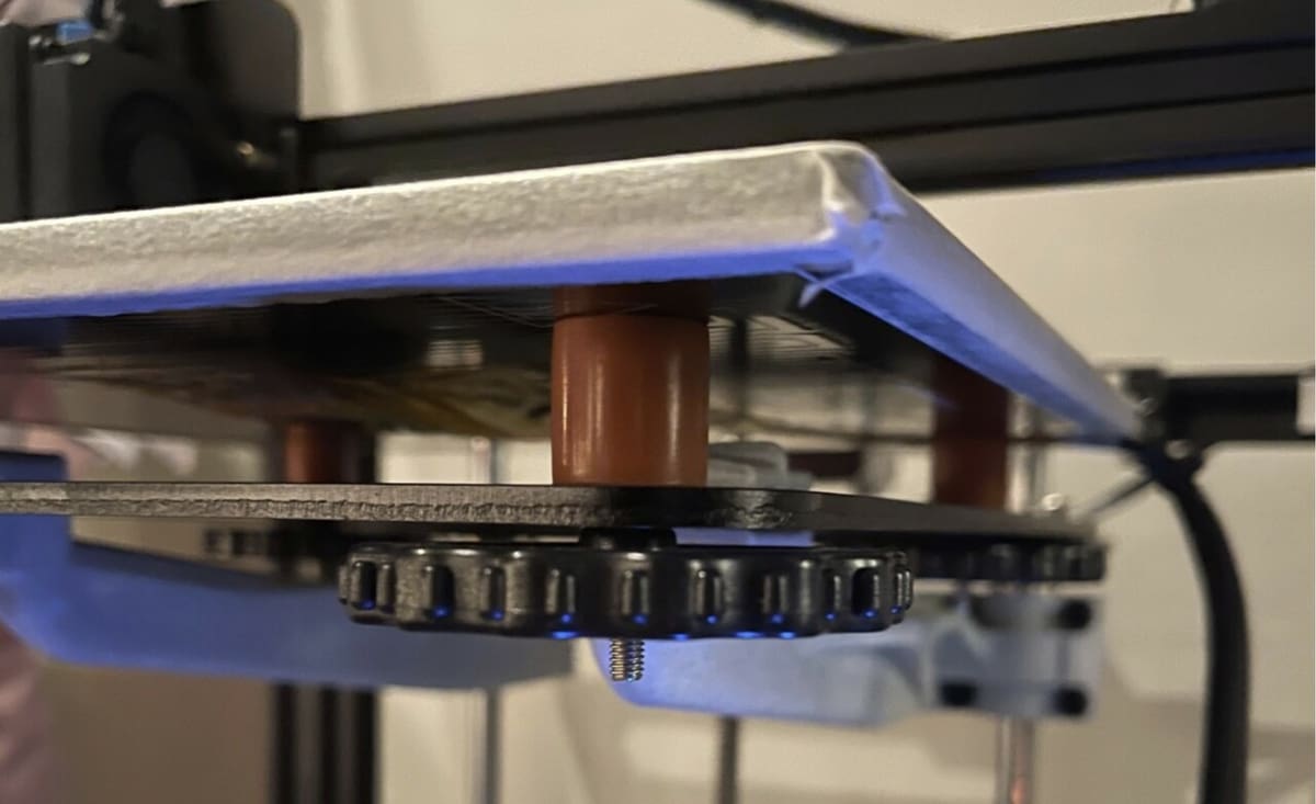 Silicone spacers keep the bed positioning steady