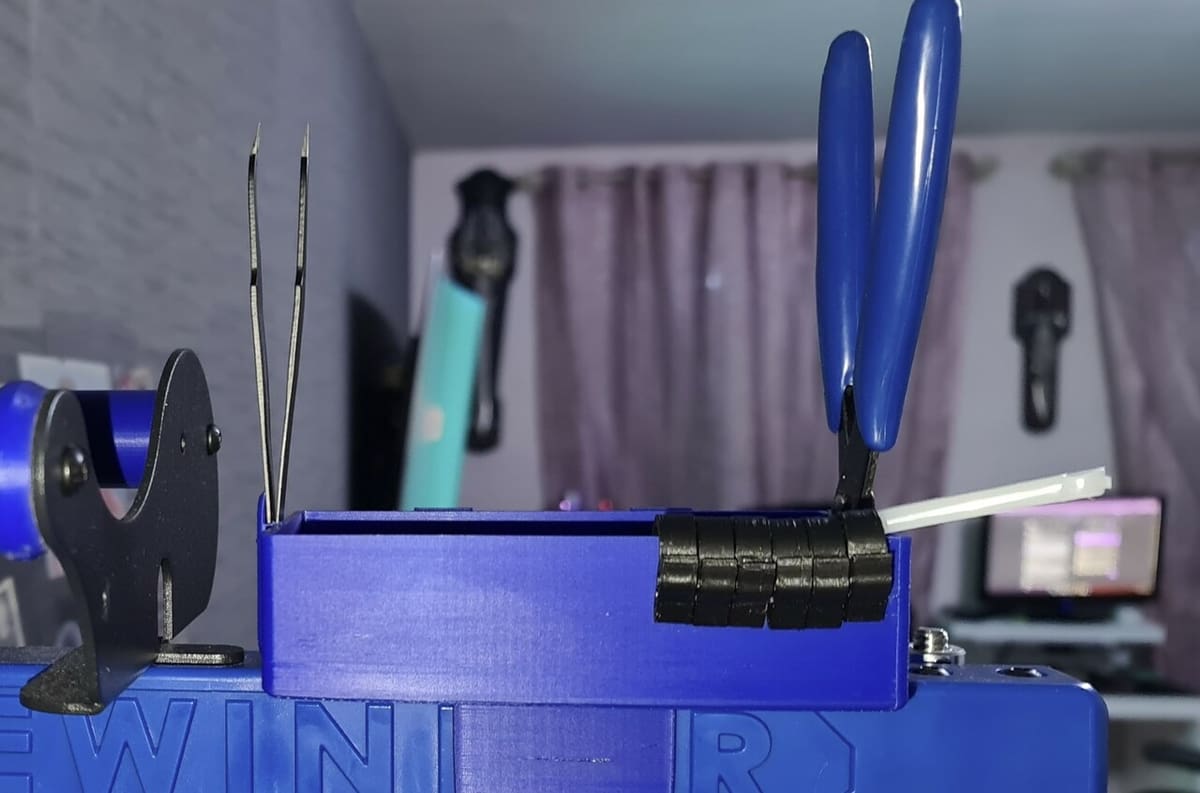 This toolbox mounts to the top of the X2 with a simple clip