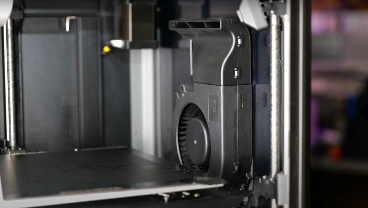 When using Cura, the auxilliary part cooling fan on the K1 does not work, hence we suggest printing PLA with the top lid off and the door open