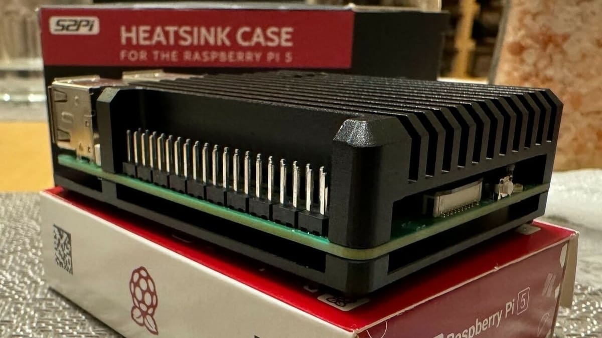 The GeeekPi Heatsink Case is built like a tank!