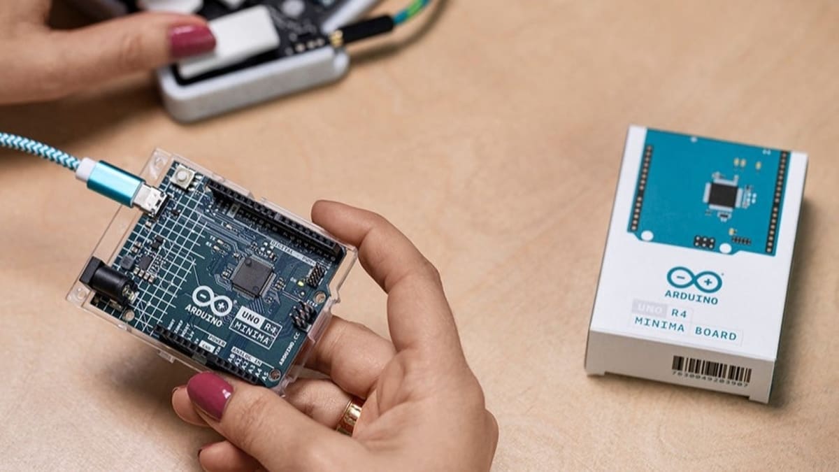 The Arduino Uno R4 Minima, a 32-bit microcontroller development board