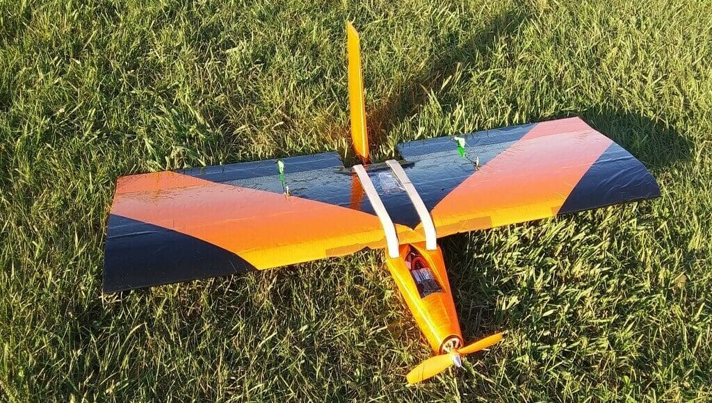 A play-hard flying toy