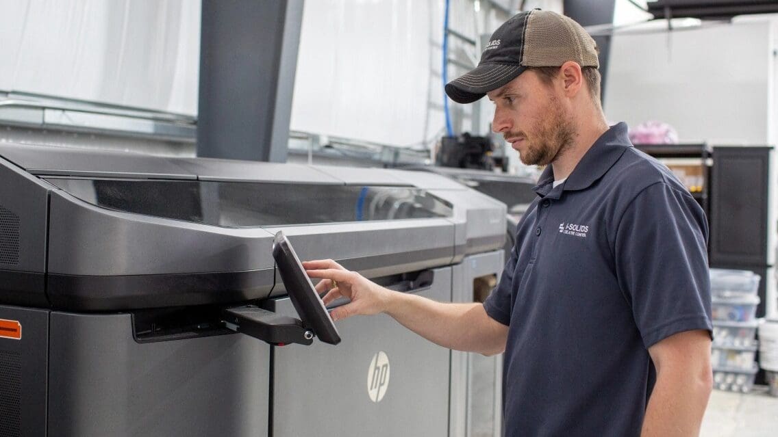 Operator working on an MJF machine
