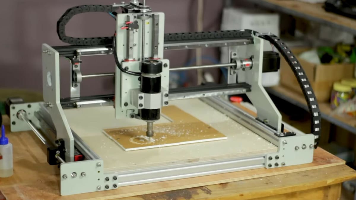 A small, but very capable, 500w spindle does the job