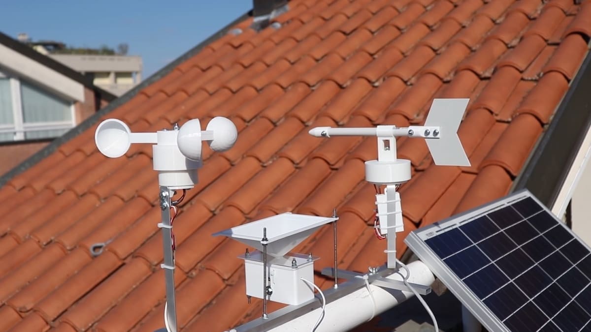 The weather station is composed of various sensors to assist you in staying informed about weather conditions