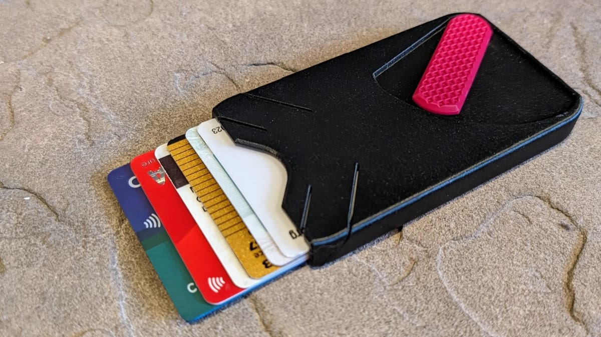 Image of: 12. Cascade Card Wallet