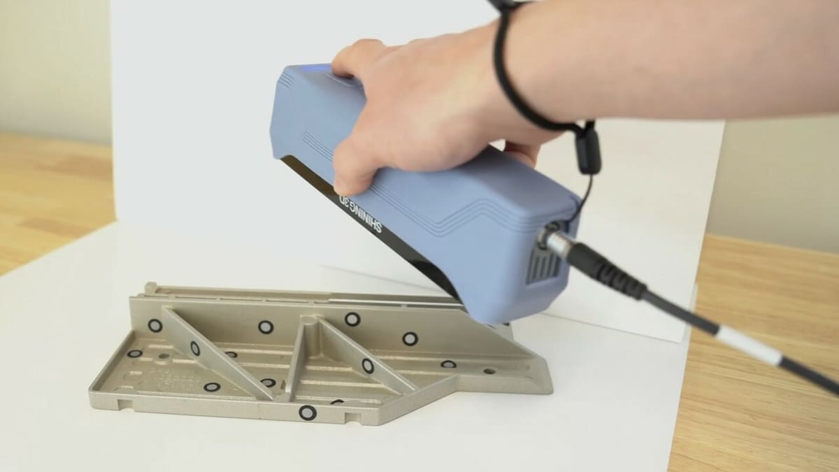 Markers help the scanner keeping track of the object as it moves around it