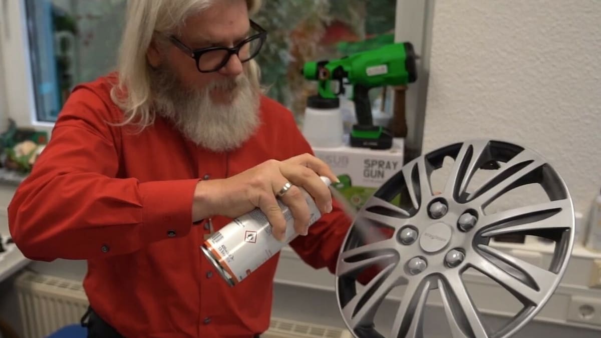 Shiny, transparent, or opaque objects can be coated with spray to make them visible to the scanner