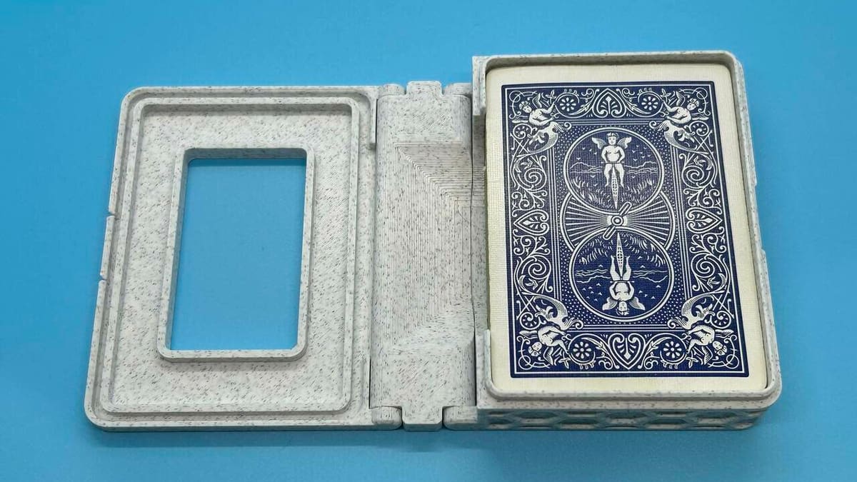 Store your cards neatly with this fancy, print-in-place deck box
