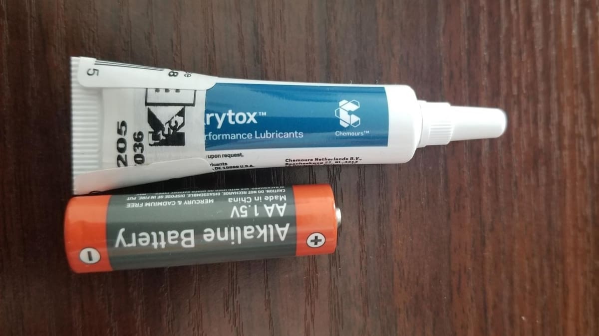 Image of: 5. <span class="link" data-action="modal-open" data-modal-ajax="/en/product-overlay/414189/limit/0/">Krytox GPL205 Grease</span>