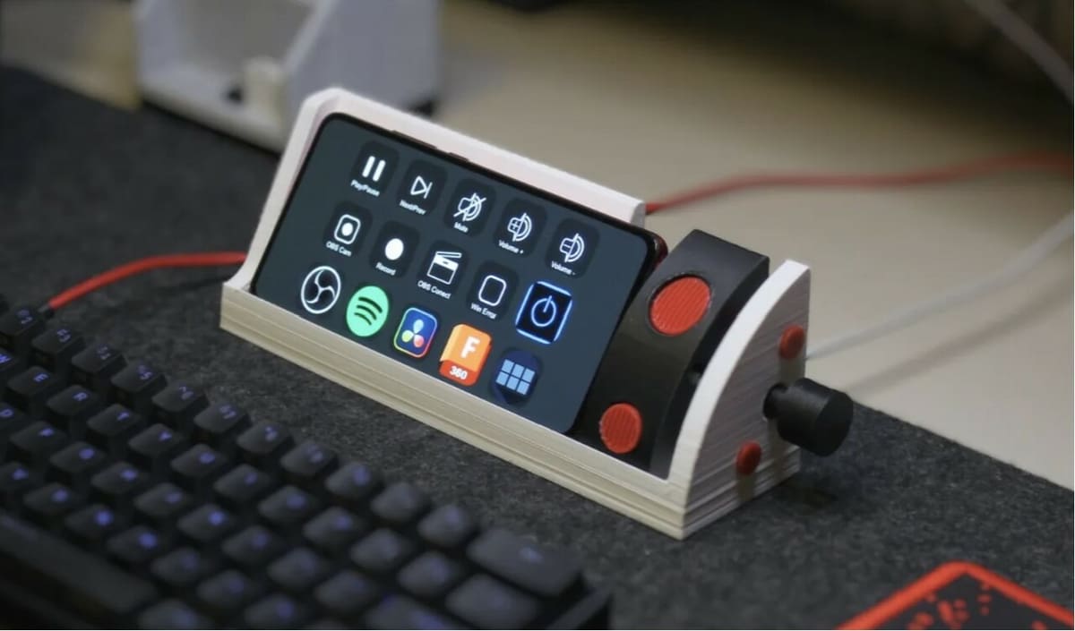 This stream deck relies on a smartphone to enable computer macros