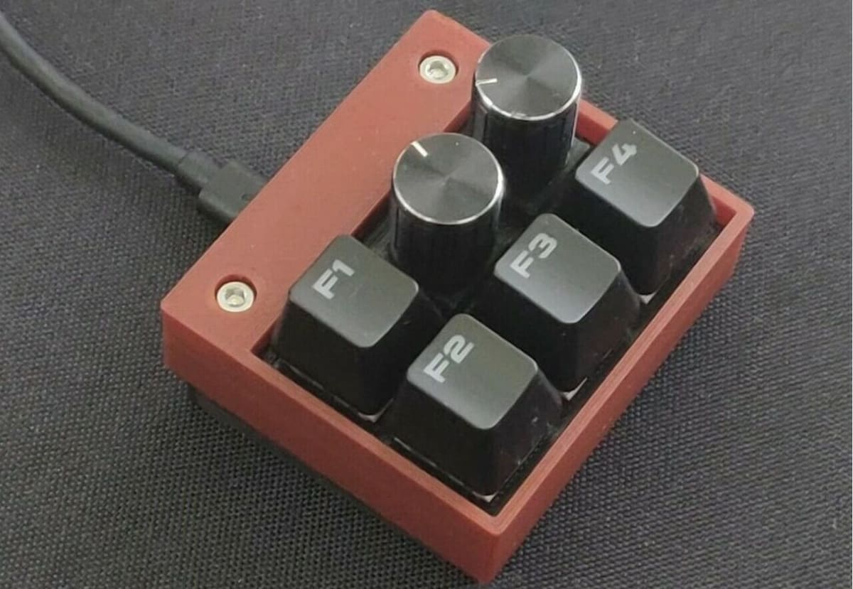 This mini stream deck is only about 60 mm in length