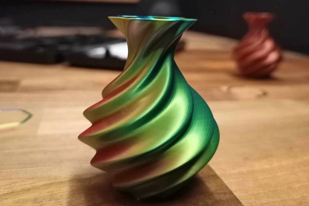 Attractive and smooth curves