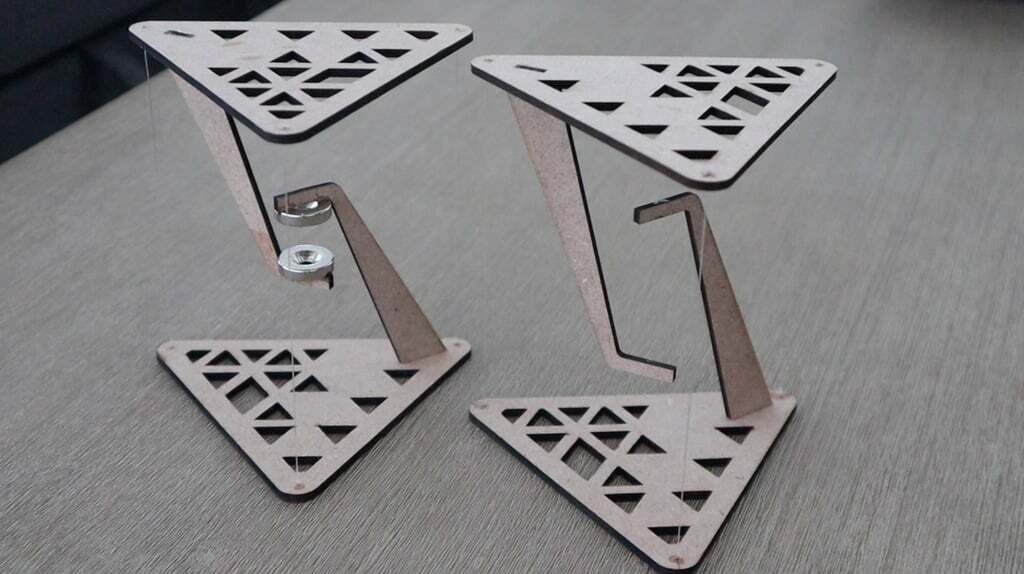 That floating table looks like an illusion