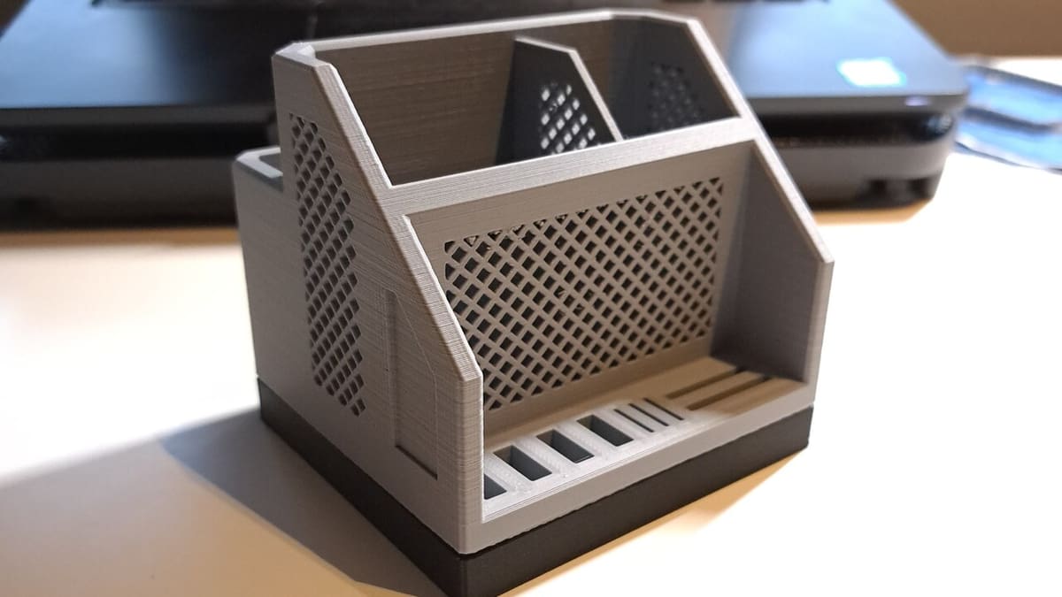 A nice all-in-one solution to a clean desk